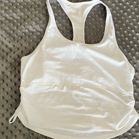 Athletic top. Size isn’t shown but it’s a medium fits snug. Side scrunch. - Picture 3 of 4
